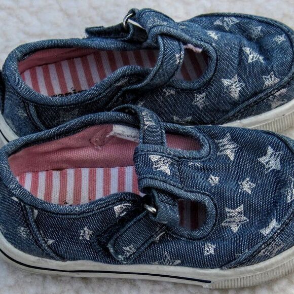 Lot of 5 girls shoes Rampage, Carters, Garanimals & more  (size 5) - Picture 3 of 16